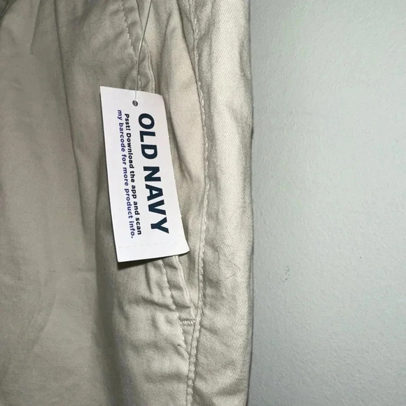NWT! Men's Old Navy Shorts, Size S, Beige - Picture 9 of 11